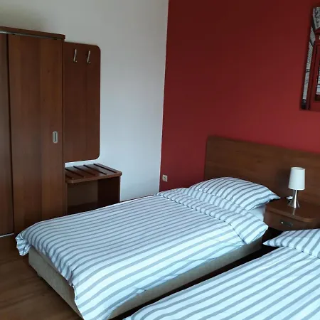 Roof Quarto em Acomodações Particulares Rybarzowice (Silesia)